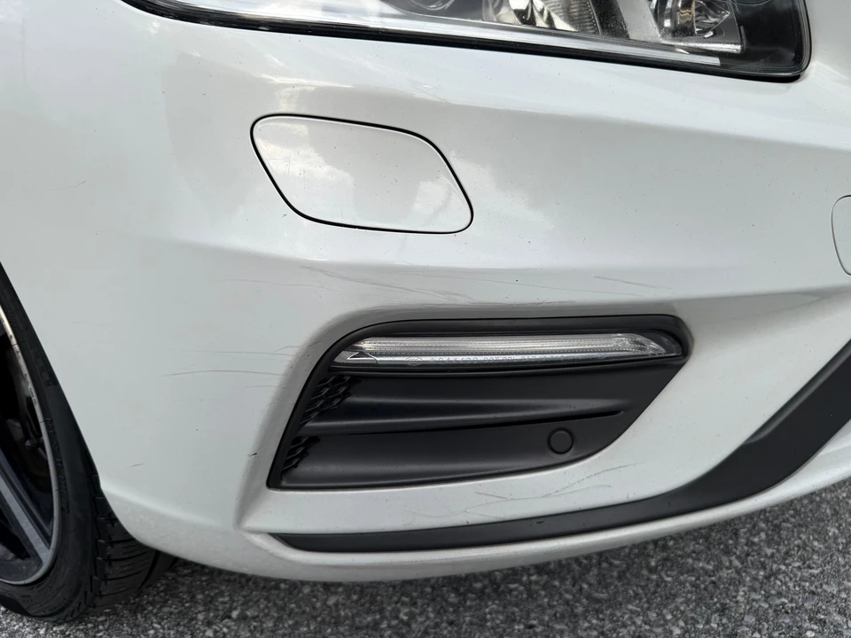 2015 Volvo V60 1st Gen - Image 9 of 31