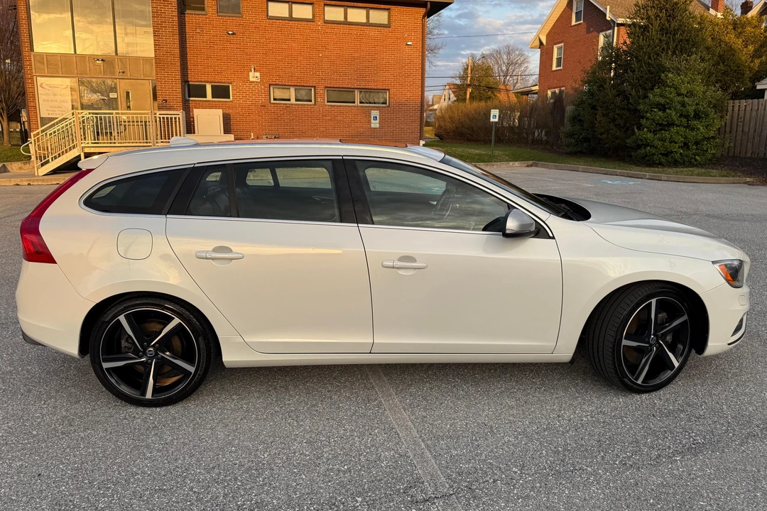 2015 Volvo V60 1st Gen - Image 3 of 31