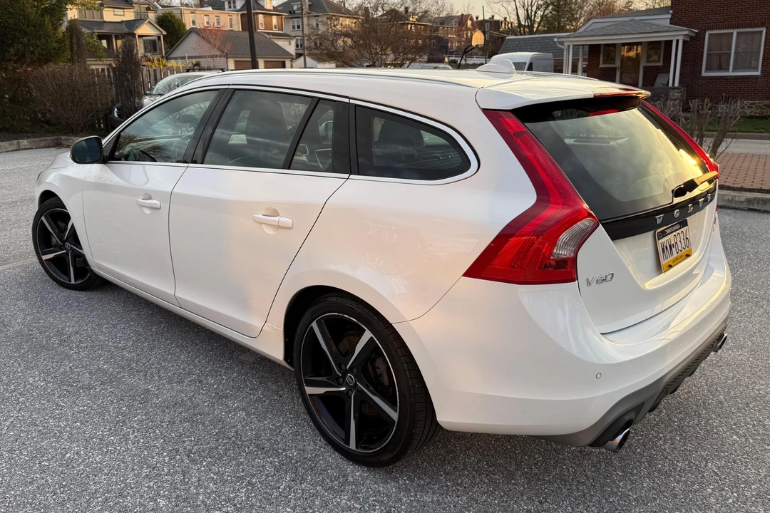 2015 Volvo V60 1st Gen - Image 4 of 31