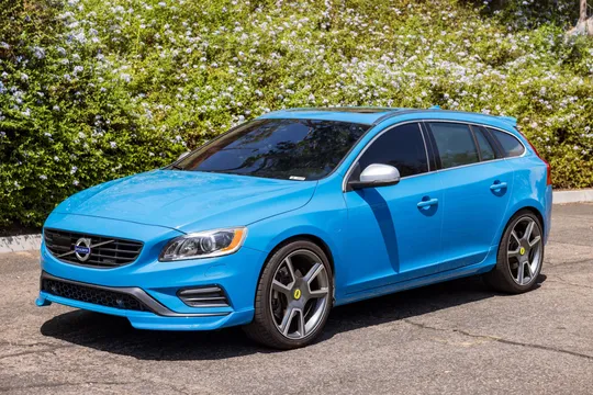2015 Volvo V60 T6 R-Design
