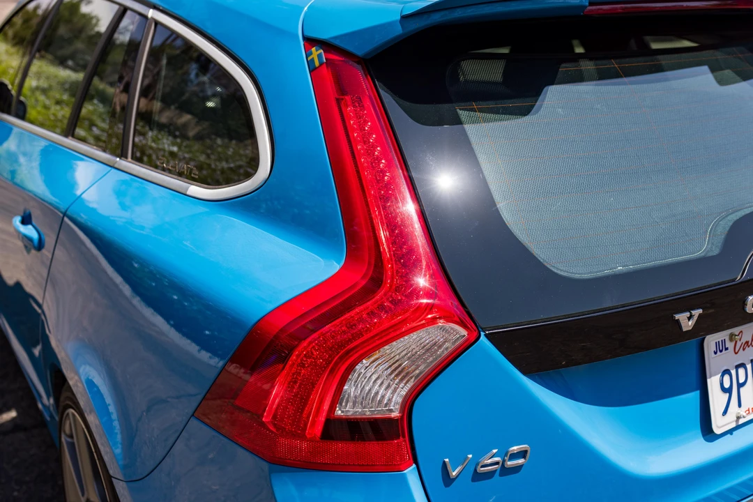 2015 Volvo V60 1st Gen - Image 13 of 31