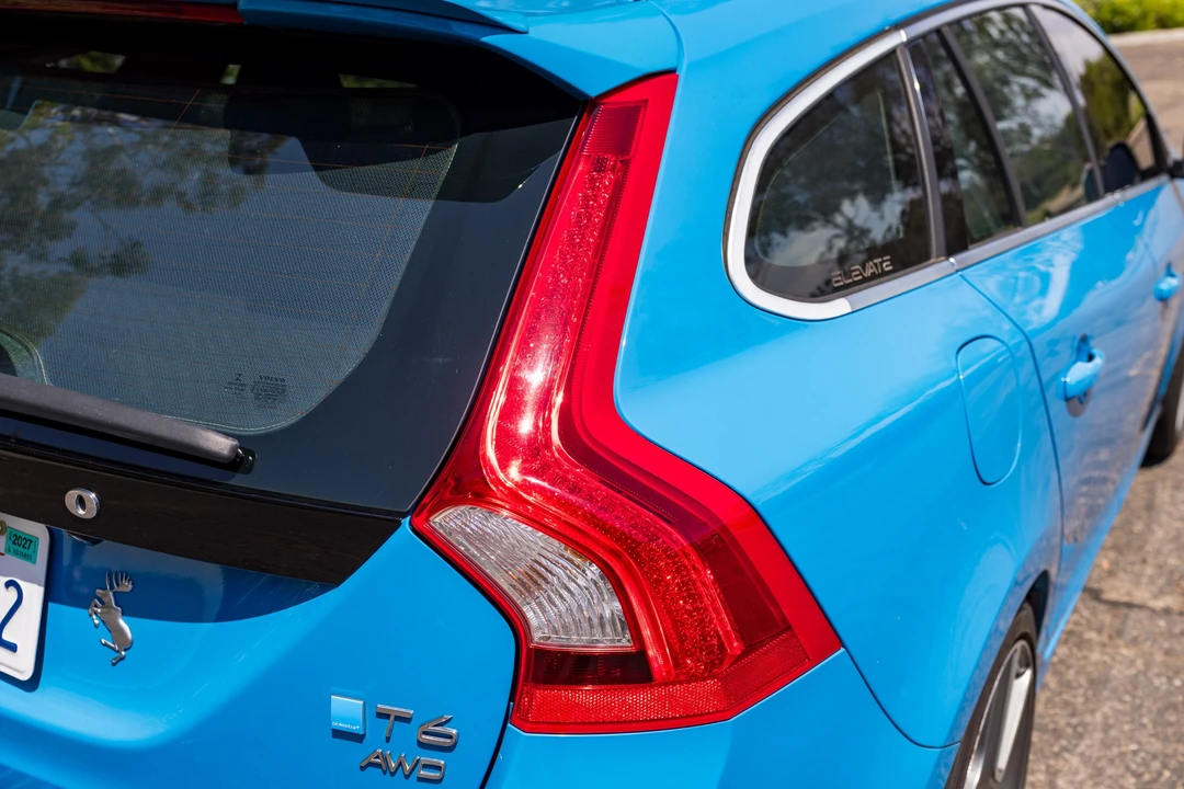 2015 Volvo V60 1st Gen - Image 14 of 31
