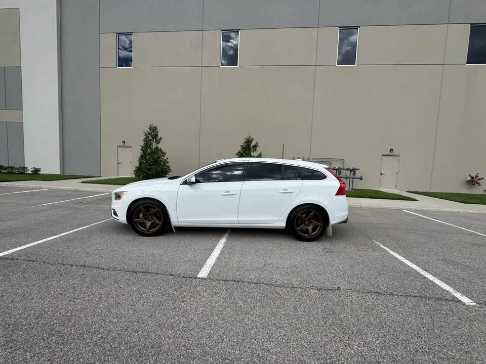 2015 Volvo V60 1st Gen - Image 16 of 31