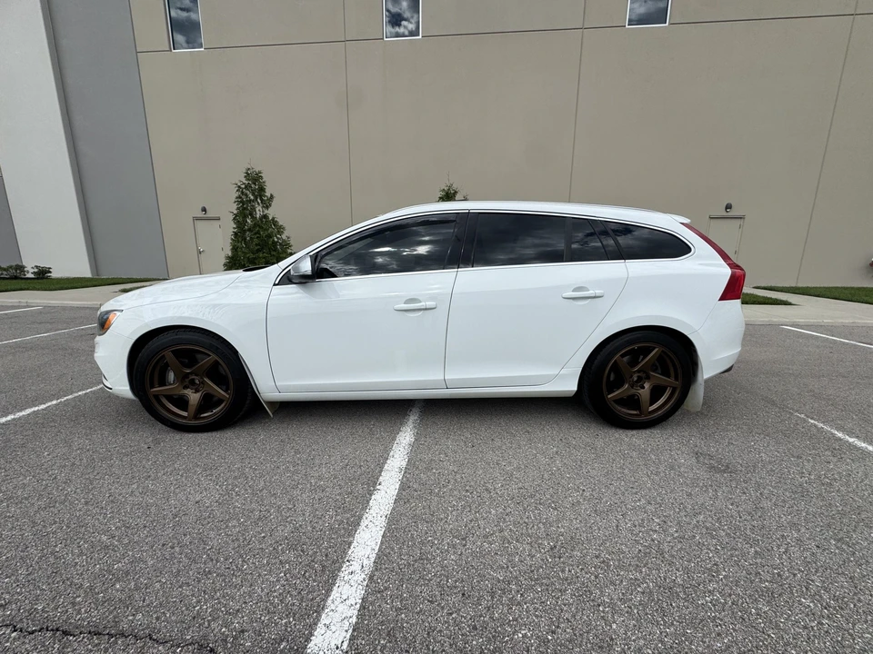 2015 Volvo V60 1st Gen - Image 17 of 31