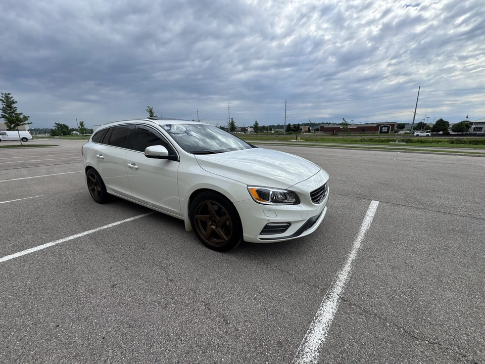 2015 Volvo V60 1st Gen - Image 8 of 31