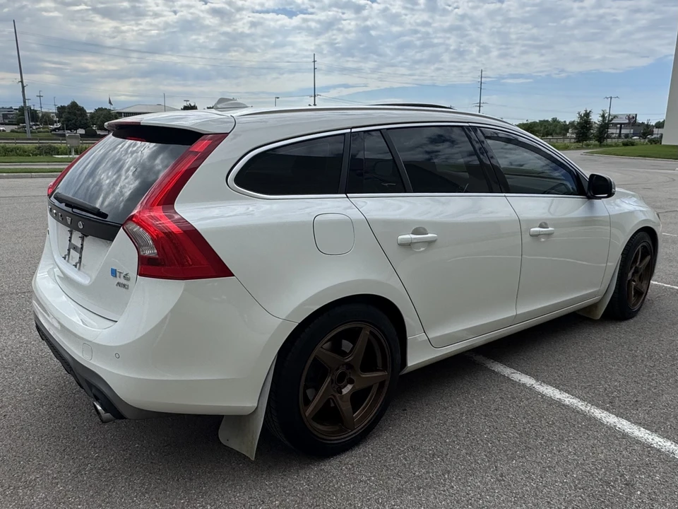 2015 Volvo V60 1st Gen - Image 11 of 31