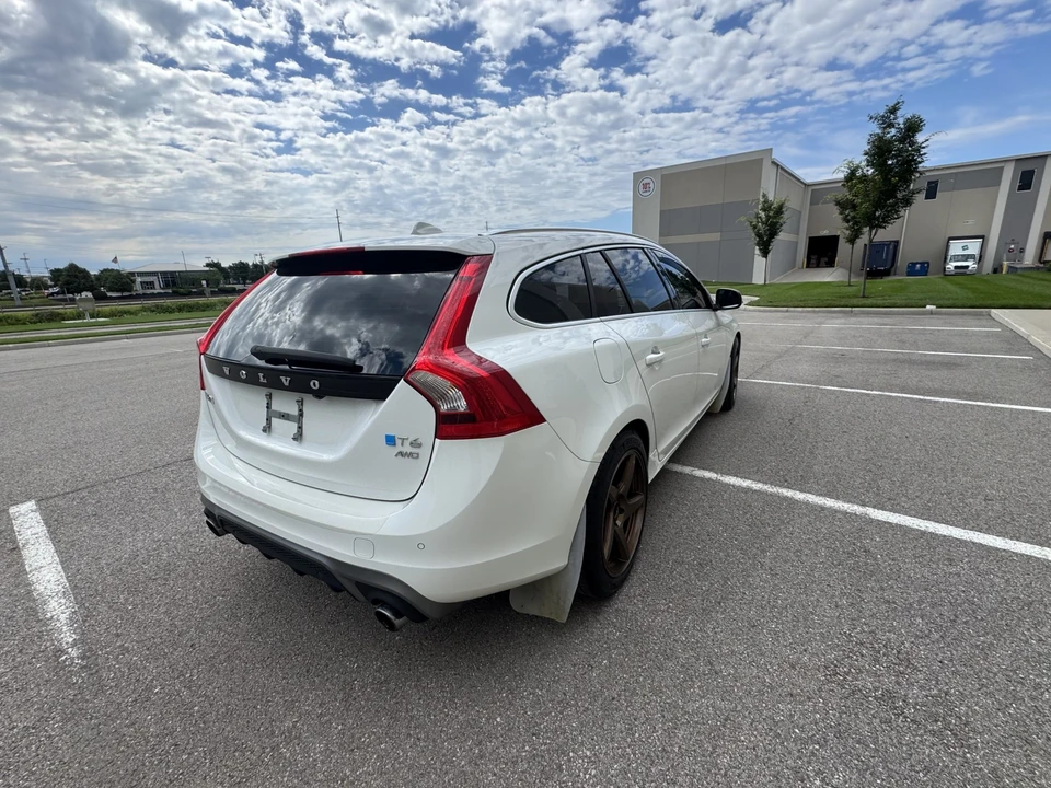 2015 Volvo V60 1st Gen - Image 12 of 31