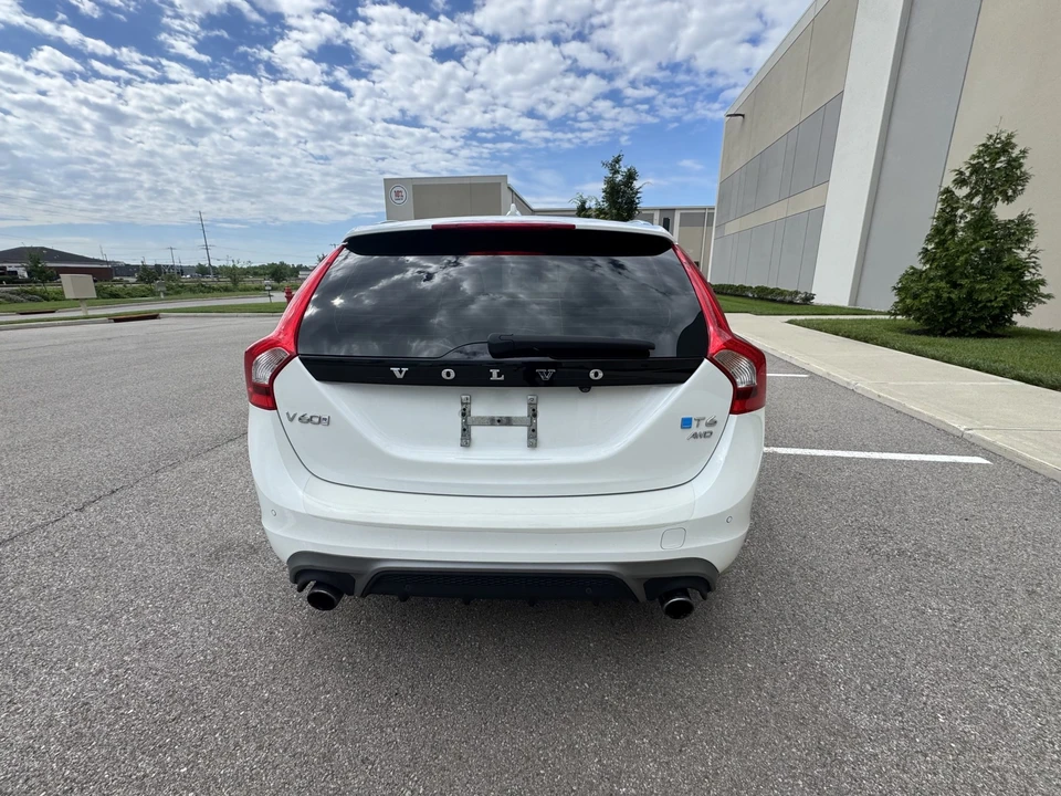 2015 Volvo V60 1st Gen - Image 14 of 31