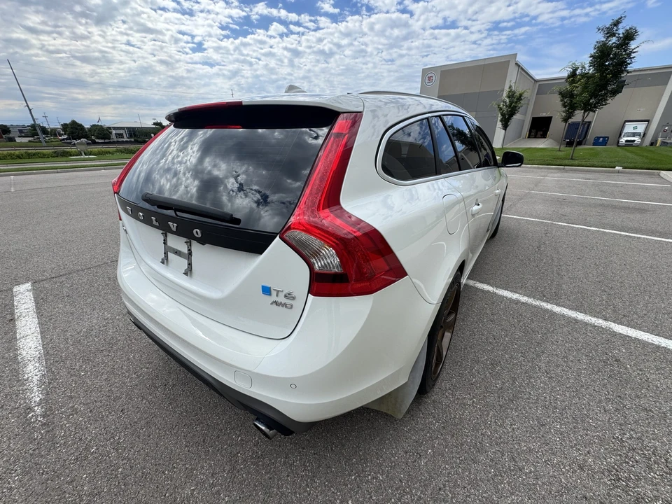 2015 Volvo V60 1st Gen - Image 13 of 31