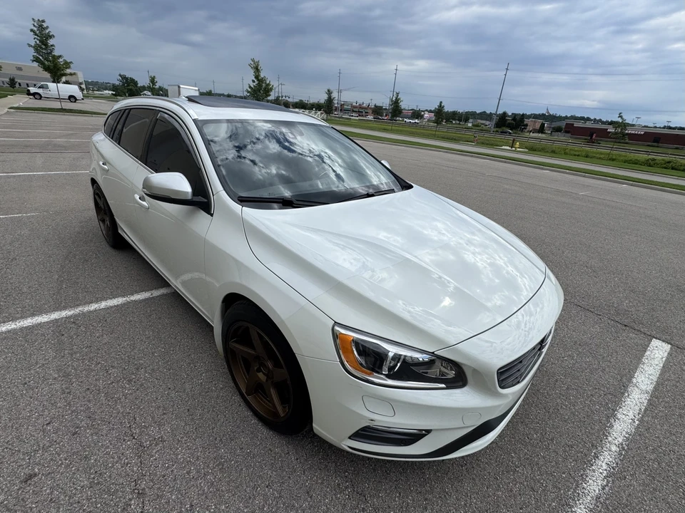 2015 Volvo V60 1st Gen - Image 9 of 31