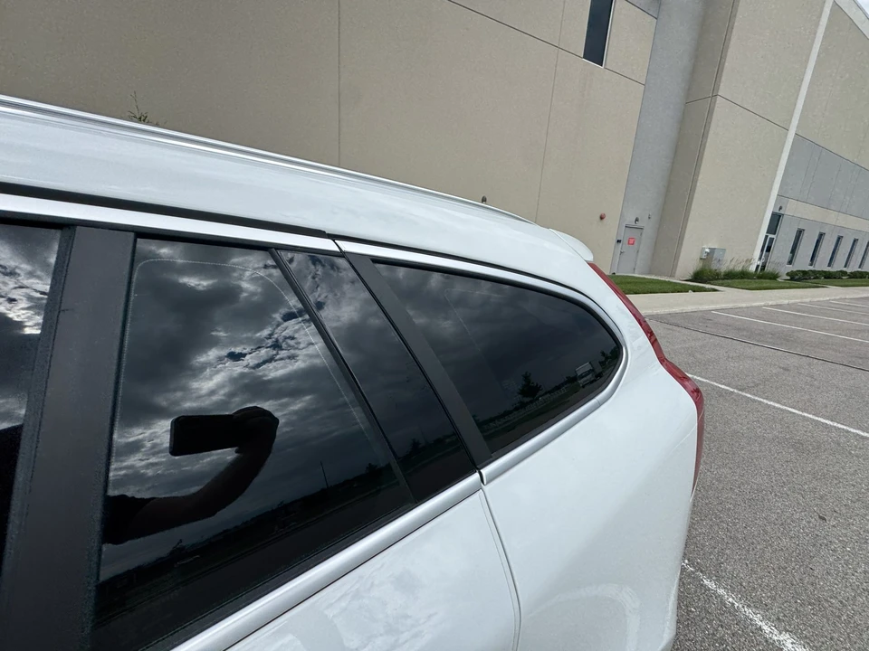 2015 Volvo V60 1st Gen - Image 28 of 31