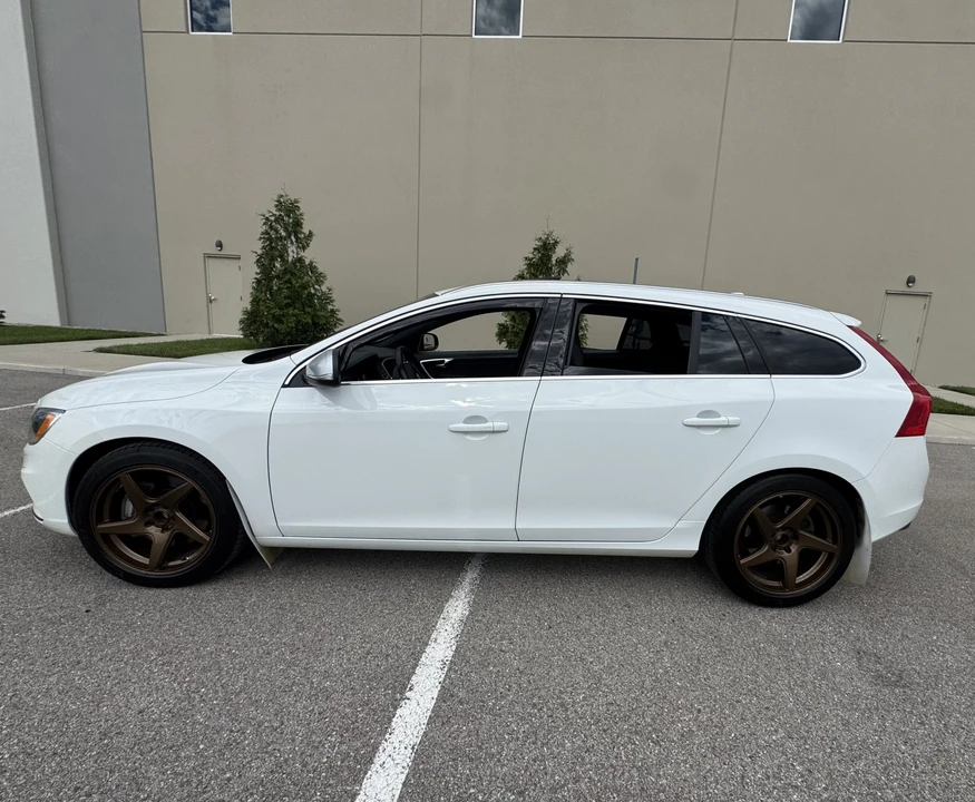2015 Volvo V60 1st Gen - Image 18 of 31