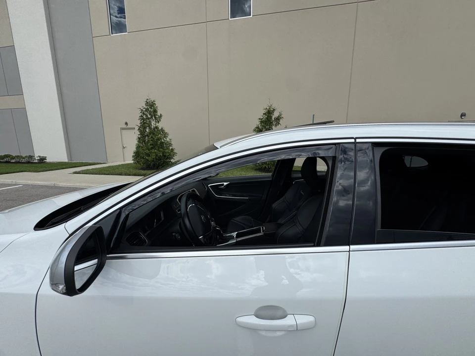 2015 Volvo V60 1st Gen - Image 24 of 31