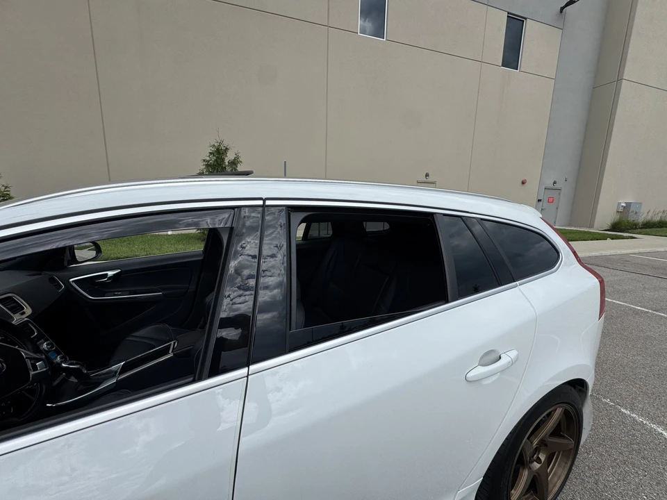 2015 Volvo V60 1st Gen - Image 25 of 31
