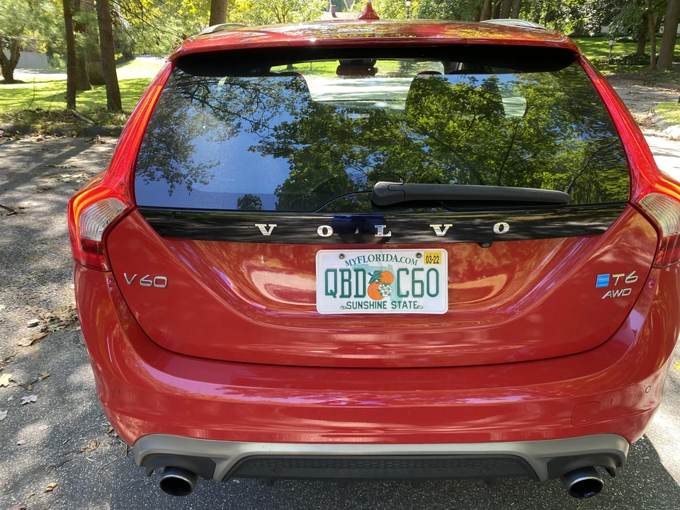 2015 Volvo V60 1st Gen - Image 21 of 31