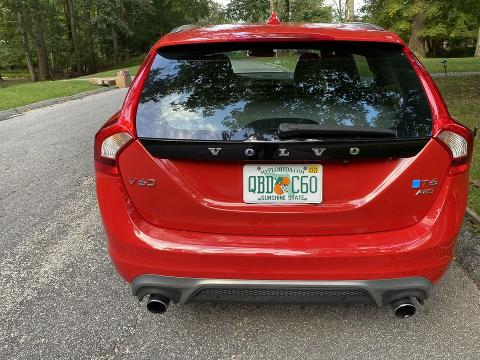 2015 Volvo V60 1st Gen - Image 9 of 31