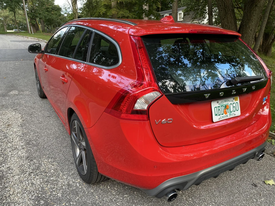 2015 Volvo V60 1st Gen - Image 8 of 31