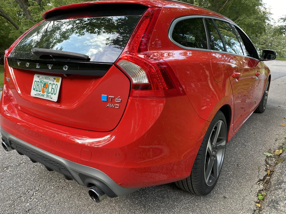 2015 Volvo V60 1st Gen - Image 10 of 31