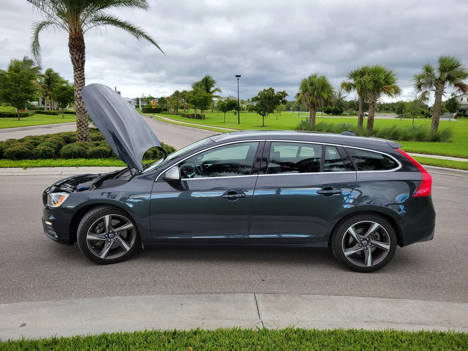 2015 Volvo V60 1st Gen - Image 14 of 31