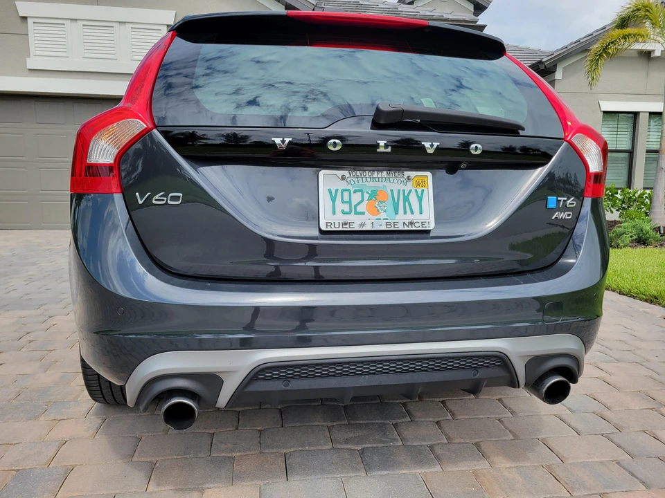 2015 Volvo V60 1st Gen - Image 25 of 31