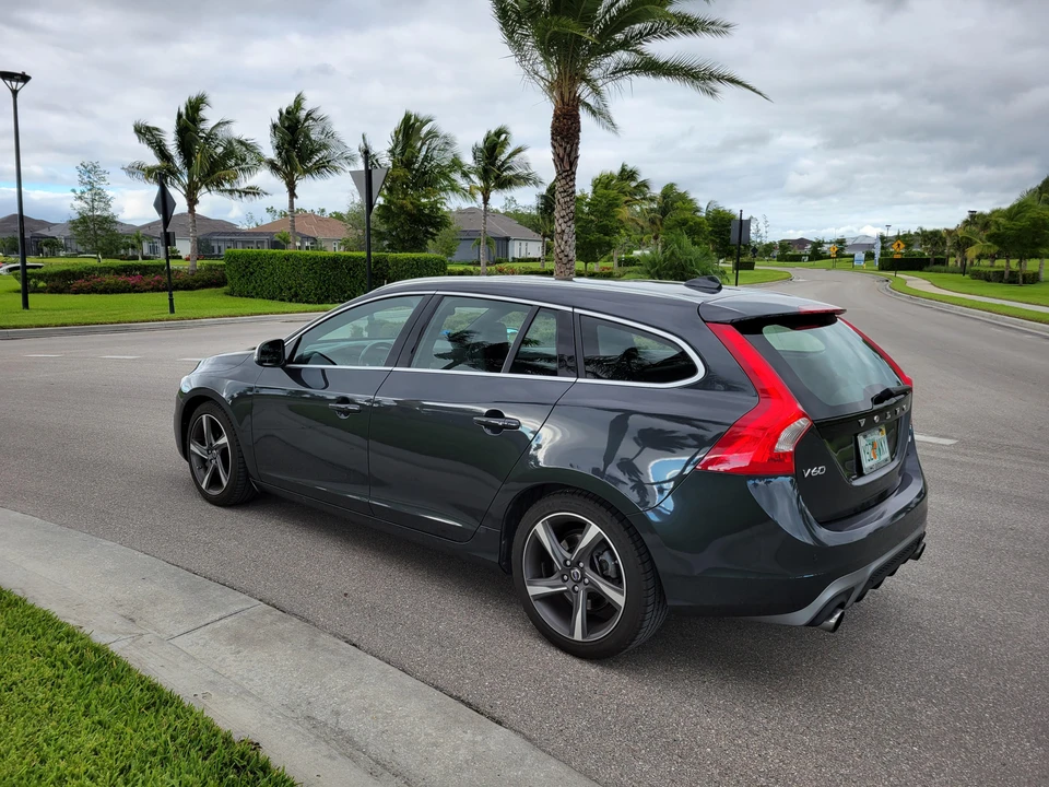 2015 Volvo V60 1st Gen - Image 15 of 31