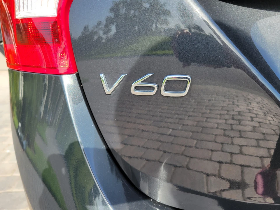 2015 Volvo V60 1st Gen - Image 28 of 31