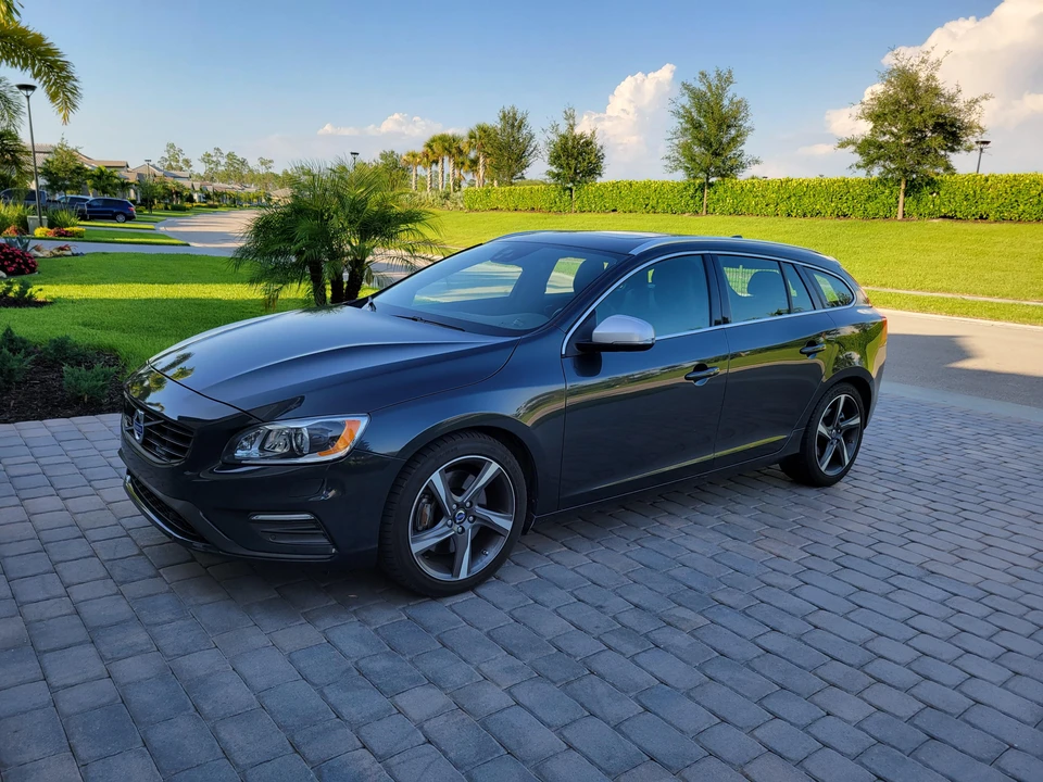 2015 Volvo V60 1st Gen - Image 10 of 31