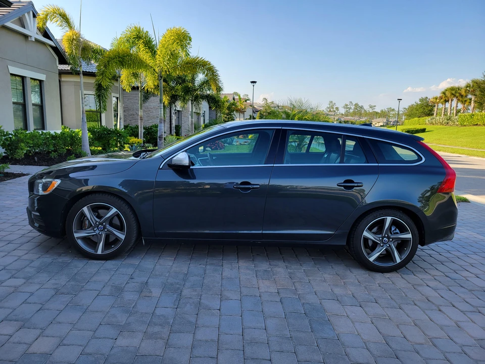2015 Volvo V60 1st Gen - Image 13 of 31