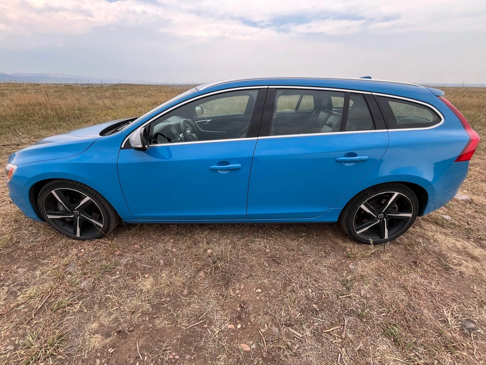 2015 Volvo V60 1st Gen - Image 10 of 29