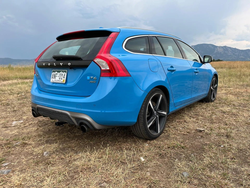 2015 Volvo V60 1st Gen - Image 17 of 29
