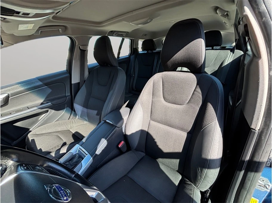 2015 Volvo V60 1st Gen - Image 14 of 21