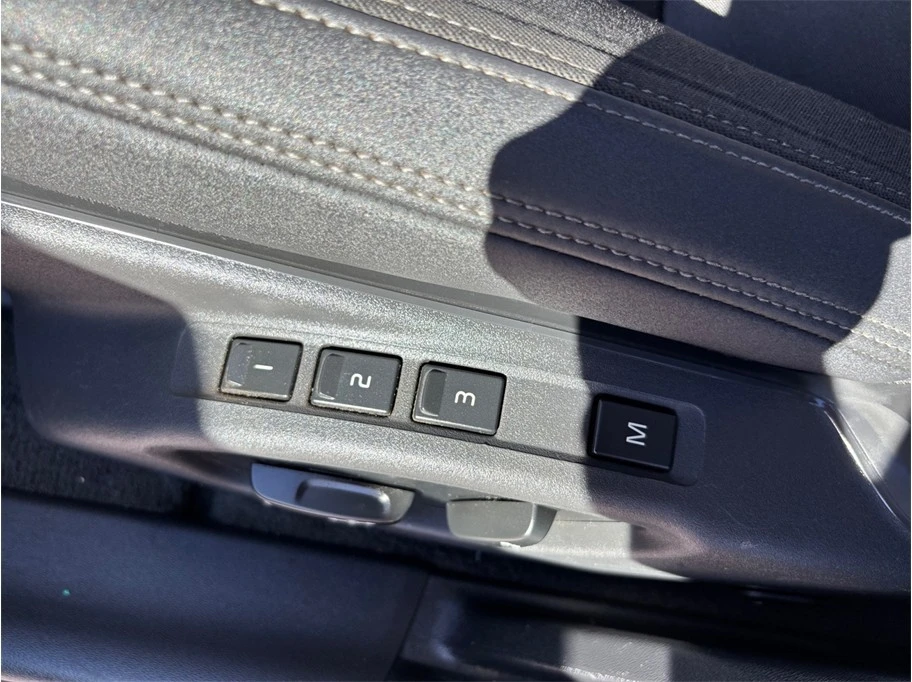 2015 Volvo V60 1st Gen - Image 18 of 21