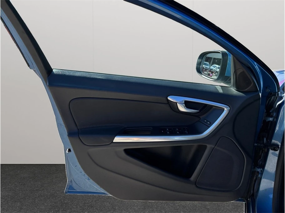 2015 Volvo V60 1st Gen - Image 16 of 21