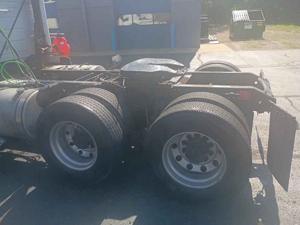 2015 Volvo - Image 5 of 21