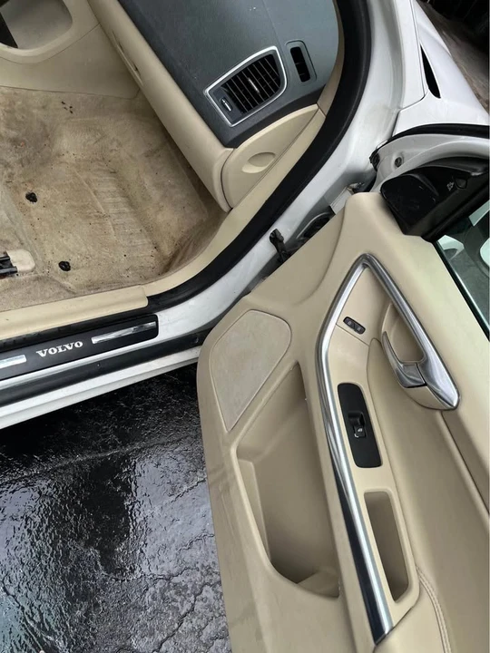 2015 Volvo XC60 1st Gen - Image 2 of 5