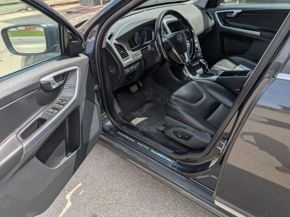 2015 Volvo XC60 1st Gen - Image 9 of 13