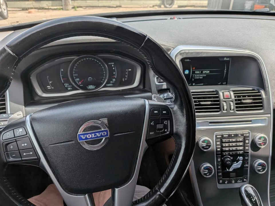 2015 Volvo XC60 1st Gen - Image 8 of 13