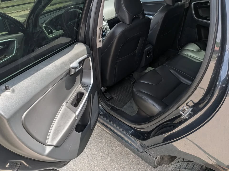 2015 Volvo XC60 1st Gen - Image 10 of 13