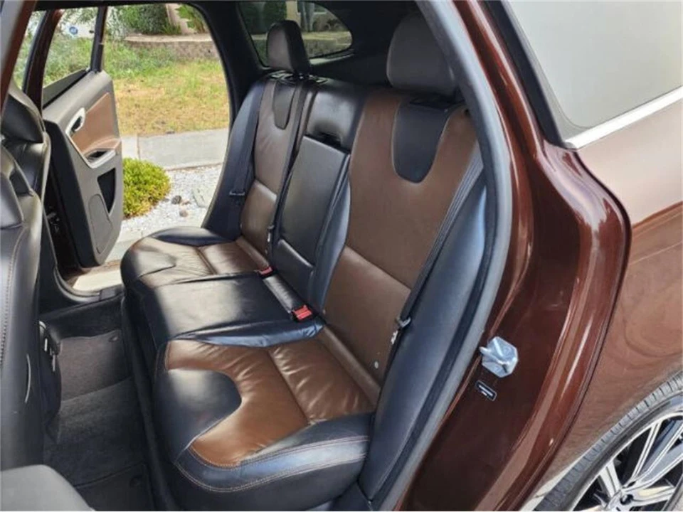 2015 Volvo XC60 1st Gen - Image 17 of 21