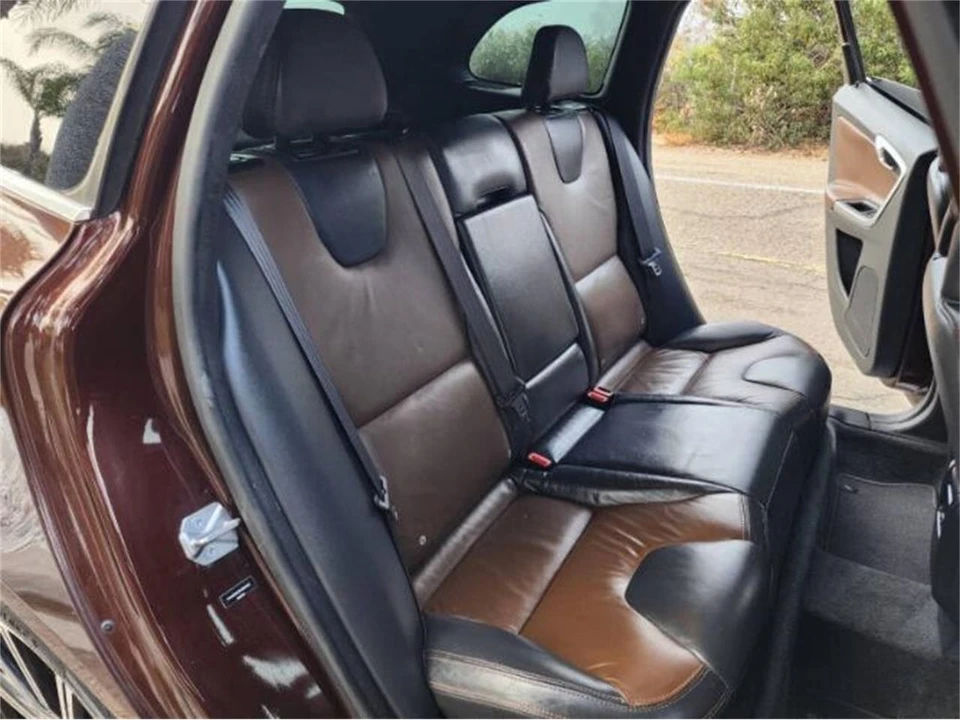 2015 Volvo XC60 1st Gen - Image 16 of 21