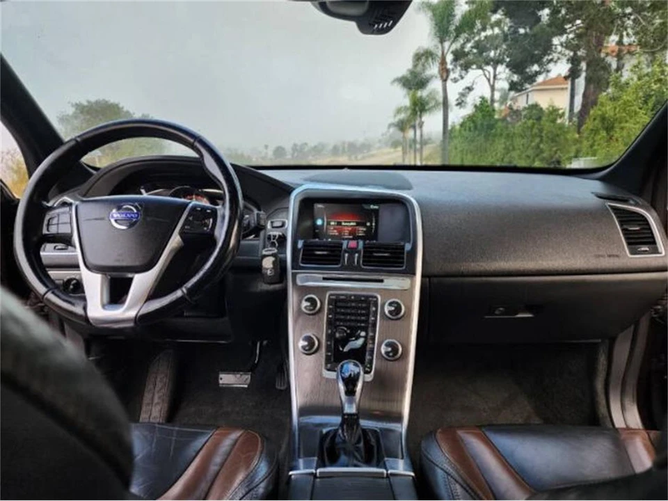 2015 Volvo XC60 1st Gen - Image 14 of 21