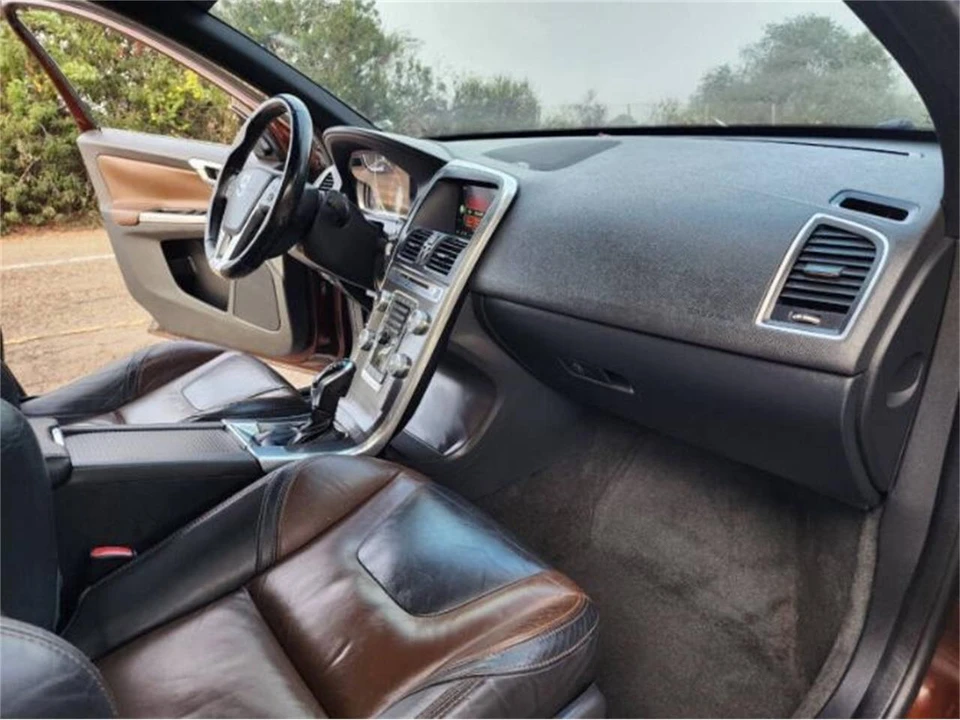 2015 Volvo XC60 1st Gen - Image 11 of 21