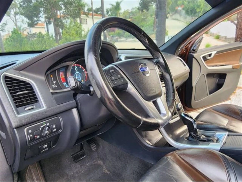2015 Volvo XC60 1st Gen - Image 13 of 21