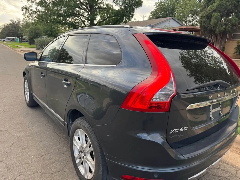 2015 Volvo XC60 1st Gen - Image 8 of 11