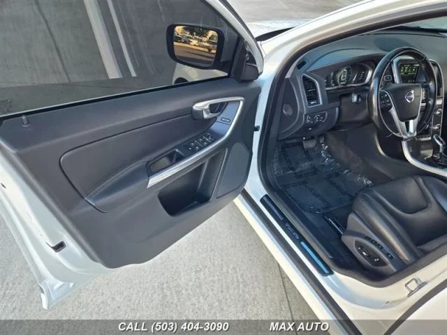 2015 Volvo XC60 1st Gen - Image 10 of 21