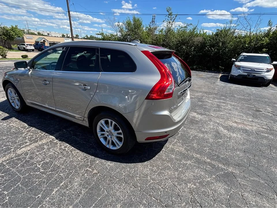 2015 Volvo XC60 1st Gen - Image 15 of 18