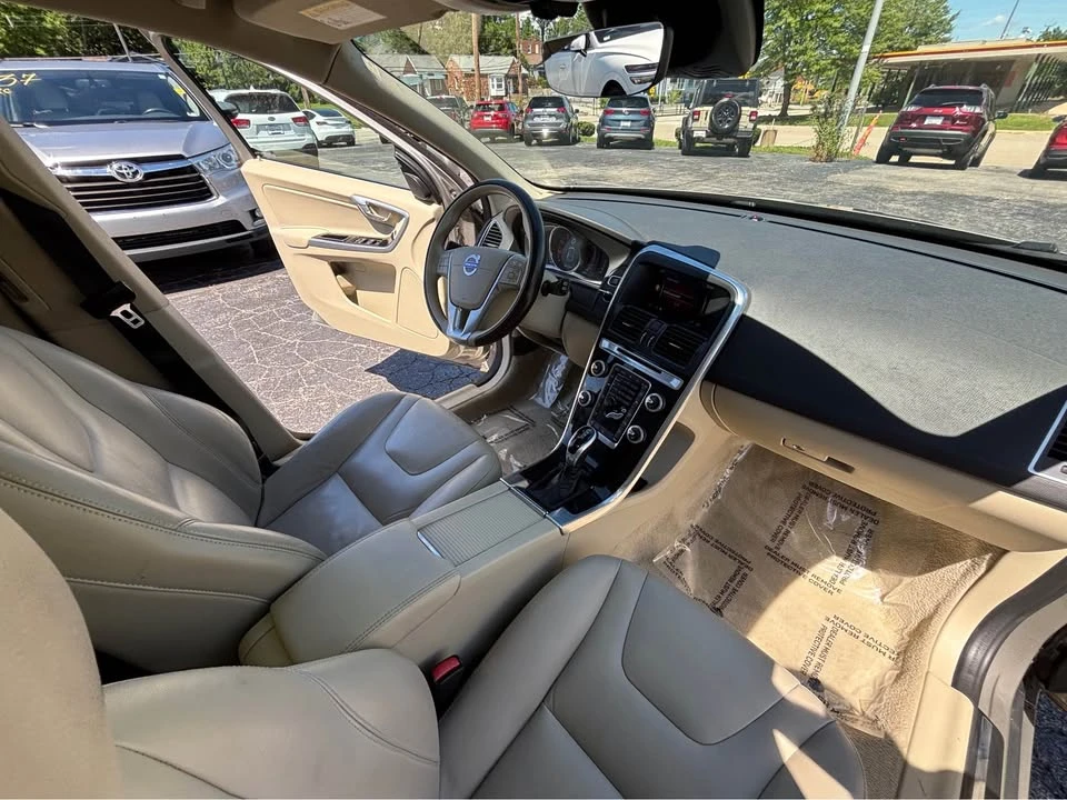 2015 Volvo XC60 1st Gen - Image 17 of 18