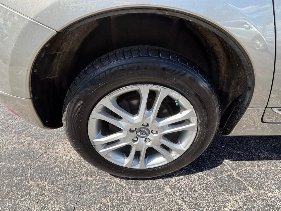 2015 Volvo XC60 1st Gen - Image 11 of 18