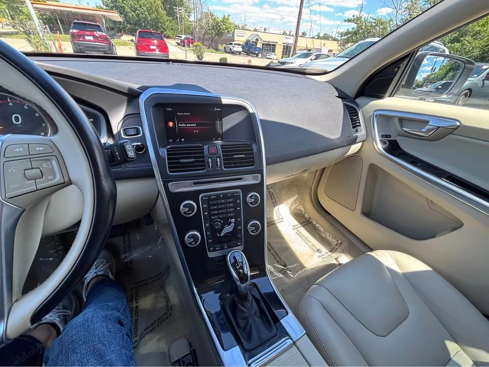 2015 Volvo XC60 1st Gen - Image 13 of 18