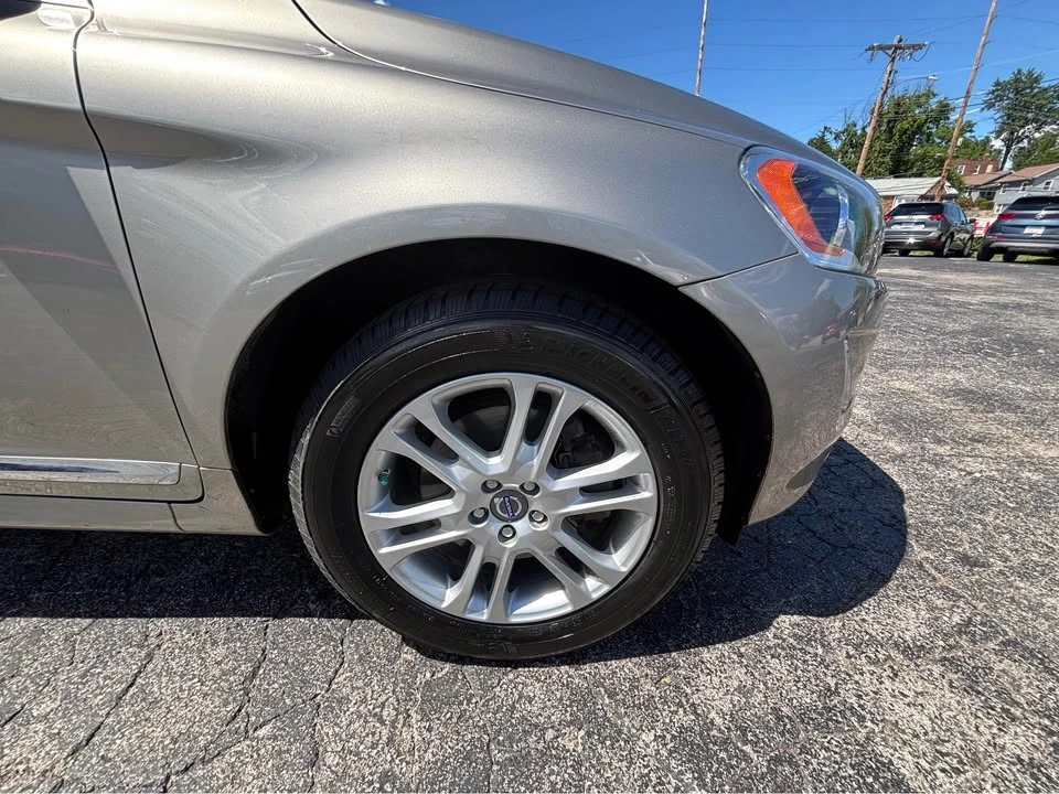 2015 Volvo XC60 1st Gen - Image 10 of 18